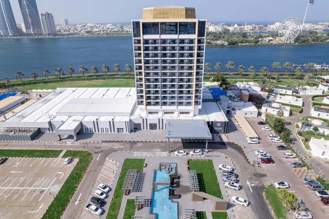 Hotel Holiday International Sharjah Esterno foto